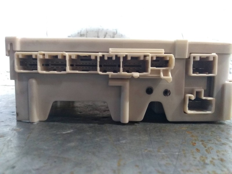 Recambio de caja reles / fusibles para citroen c1 urban ride referencia OEM IAM 827300H030A  