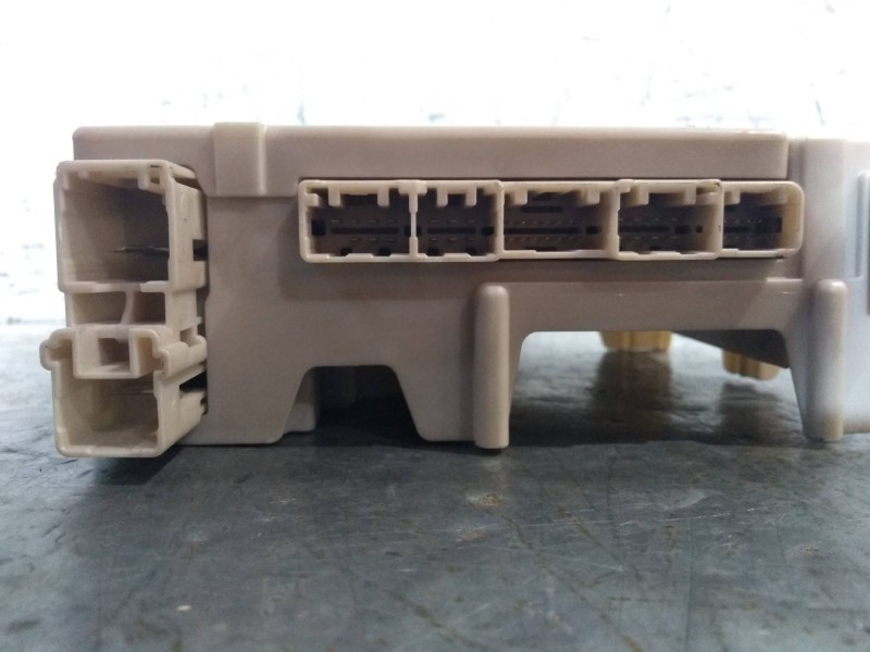 Recambio de caja reles / fusibles para citroen c1 urban ride referencia OEM IAM 827300H030A  