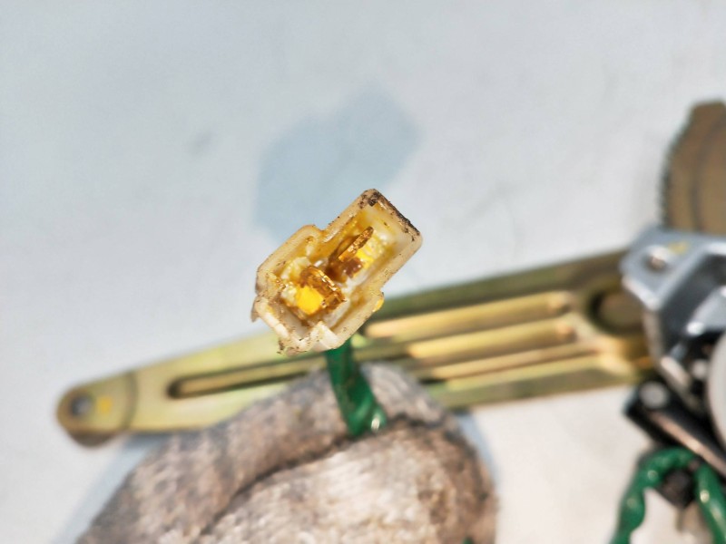 Recambio de elevalunas trasero izquierdo para mitsubishi l 200 (k6/7) referencia OEM IAM MR144537 0621006556 4P