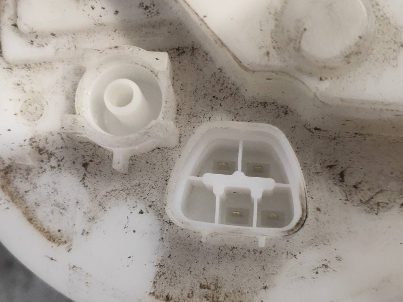 Recambio de bomba combustible para toyota yaris hsd active referencia OEM IAM 777040D090  