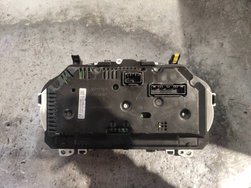 Recambio de cuadro instrumentos para toyota yaris hsd active referencia OEM IAM 838000U390 MB1575607773 