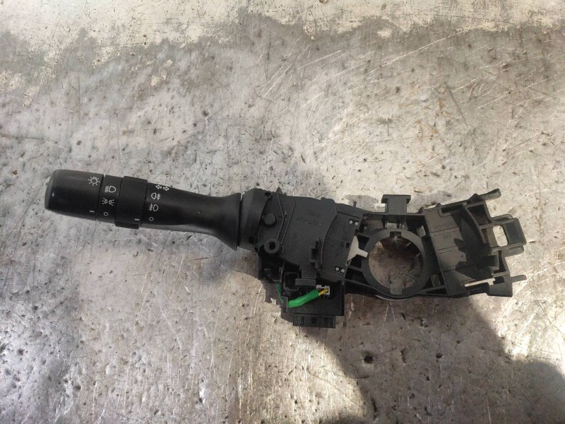 Recambio de mando luces para toyota yaris hsd active referencia OEM IAM 17F938  