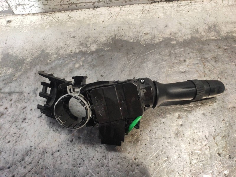 Recambio de mando luces para toyota yaris hsd active referencia OEM IAM 17F938  