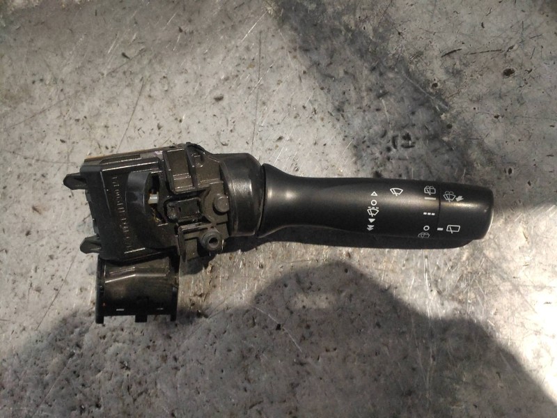 Recambio de mando limpia para toyota yaris hsd active referencia OEM IAM 17F904  