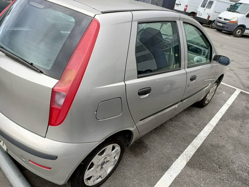 fiat punto berlina (188) del año 2004