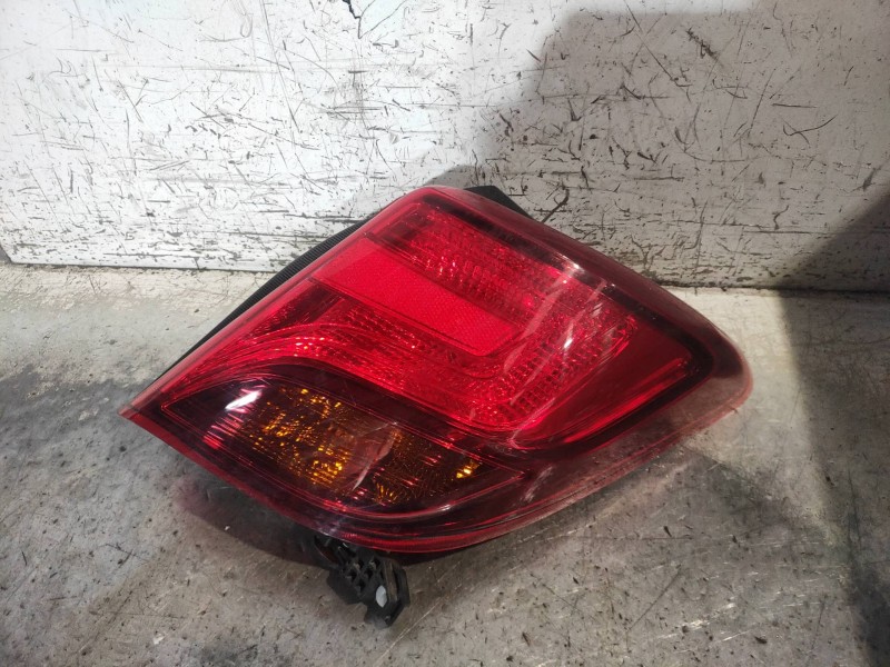 Recambio de piloto trasero derecho para toyota yaris hsd active referencia OEM IAM   