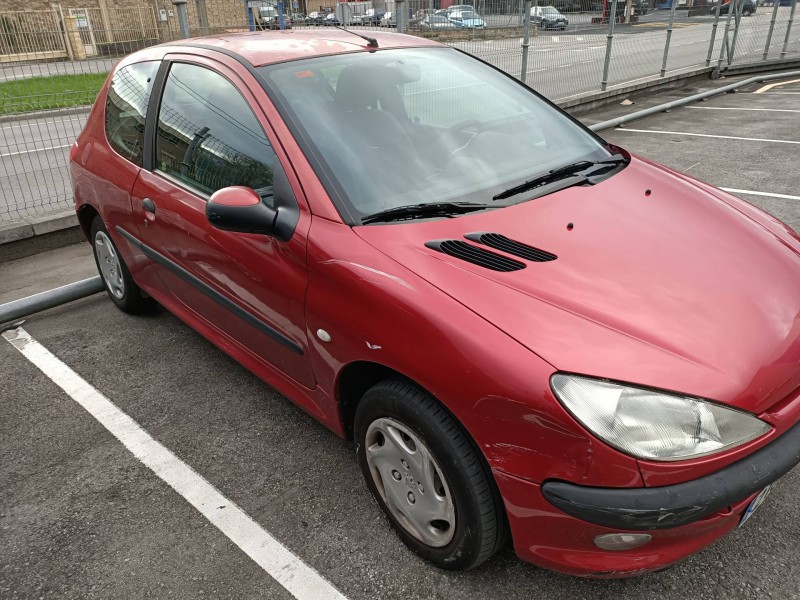 peugeot 206 berlina del año 2000