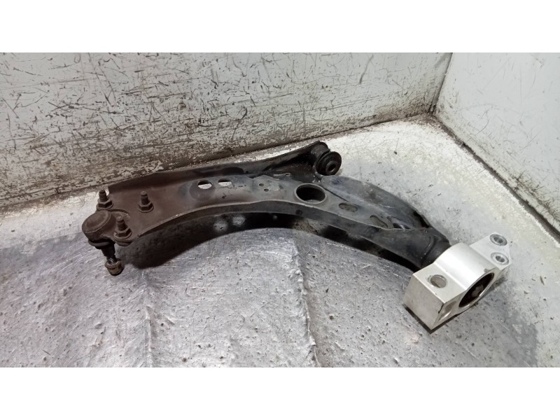 Recambio de brazo suspension inferior delantero derecho para volkswagen scirocco (137) 2.0 tdi (103kw) referencia OEM IAM   