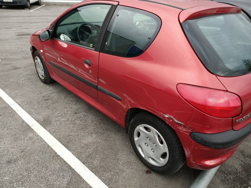 peugeot 206 berlina del año 2000