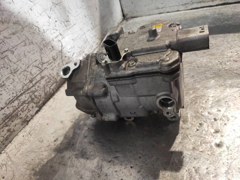 Recambio de compresor aire acondicionado para toyota yaris hsd active referencia OEM IAM 0422001041  