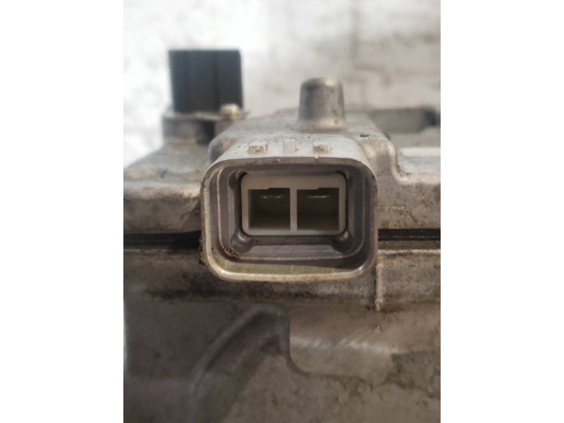 Recambio de compresor aire acondicionado para toyota yaris hsd active referencia OEM IAM 0422001041  