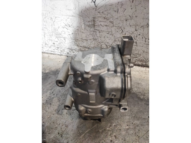 Recambio de compresor aire acondicionado para toyota yaris hsd active referencia OEM IAM 0422001041  