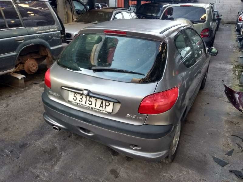peugeot 206 berlina del año 1999