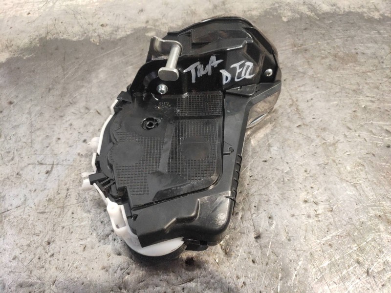 Recambio de motor cierre centralizado trasero derecho para toyota yaris hsd active referencia OEM IAM   