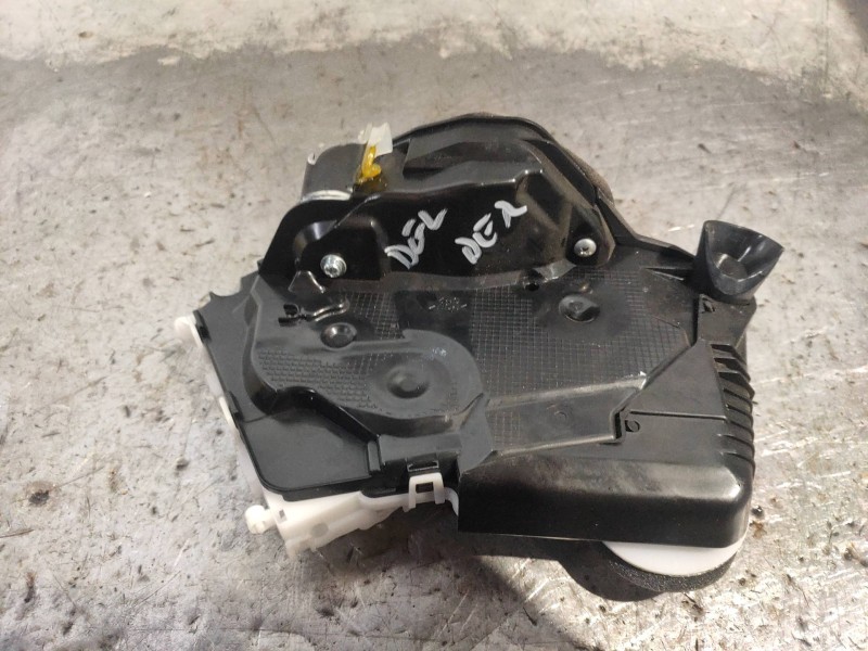 Recambio de motor cierre centralizado delantero derecho para toyota yaris hsd active referencia OEM IAM   