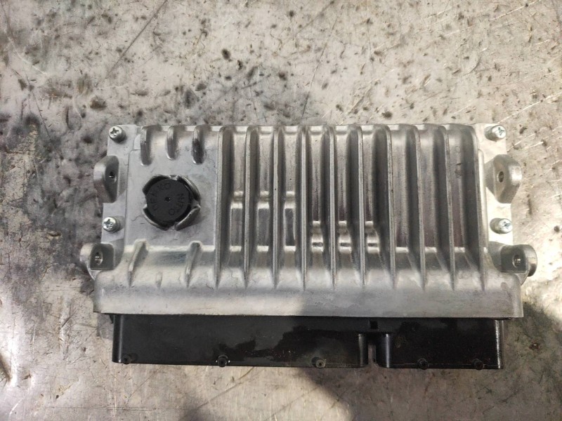 Recambio de centralita motor uce para toyota yaris hsd active referencia OEM IAM 896610DT20  MB2756002780