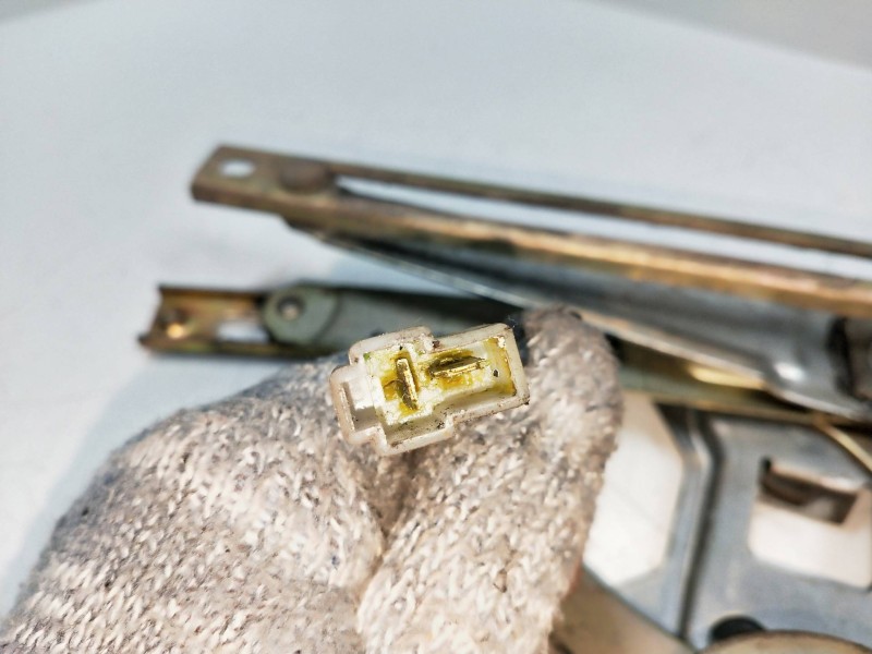 Recambio de elevalunas delantero derecho para mitsubishi montero (l040) referencia OEM IAM MB1712250 0621000791 3P Recambio de elevalunas delantero derecho para mitsubishi montero (l040) referencia OEM IAM MB1712250 0621000791 3P