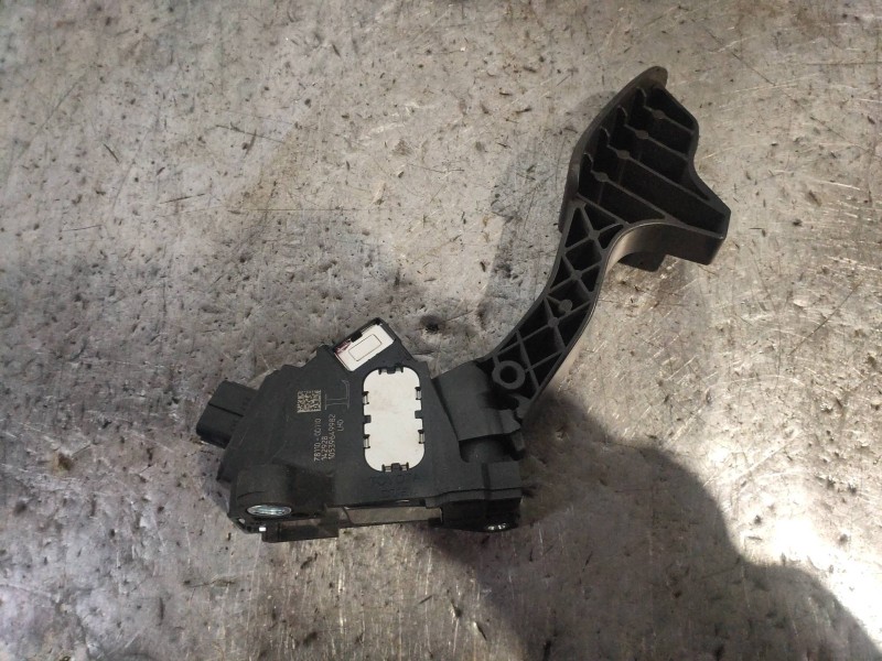 Recambio de potenciometro pedal para toyota yaris hsd active referencia OEM IAM 781100D110  
