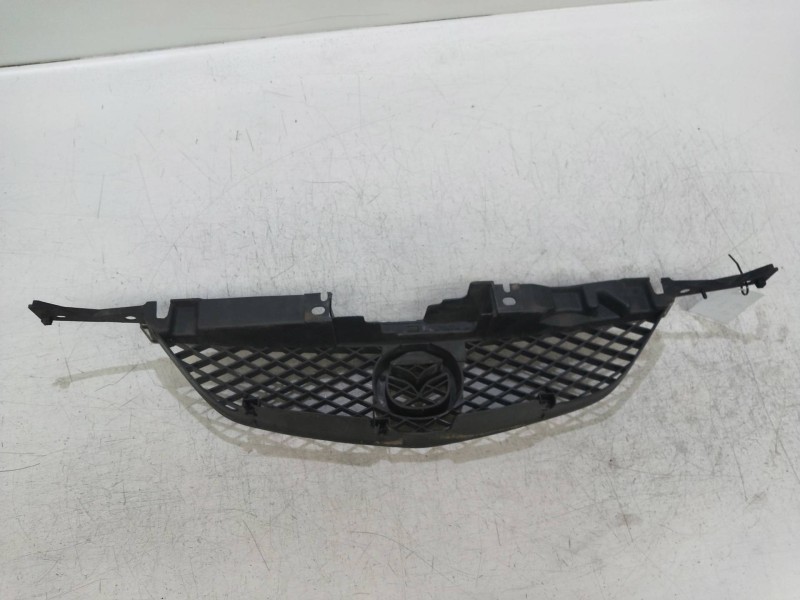 Recambio de rejilla delantera para mazda premacy (cp) 2.0 turbodiesel cat referencia OEM IAM   