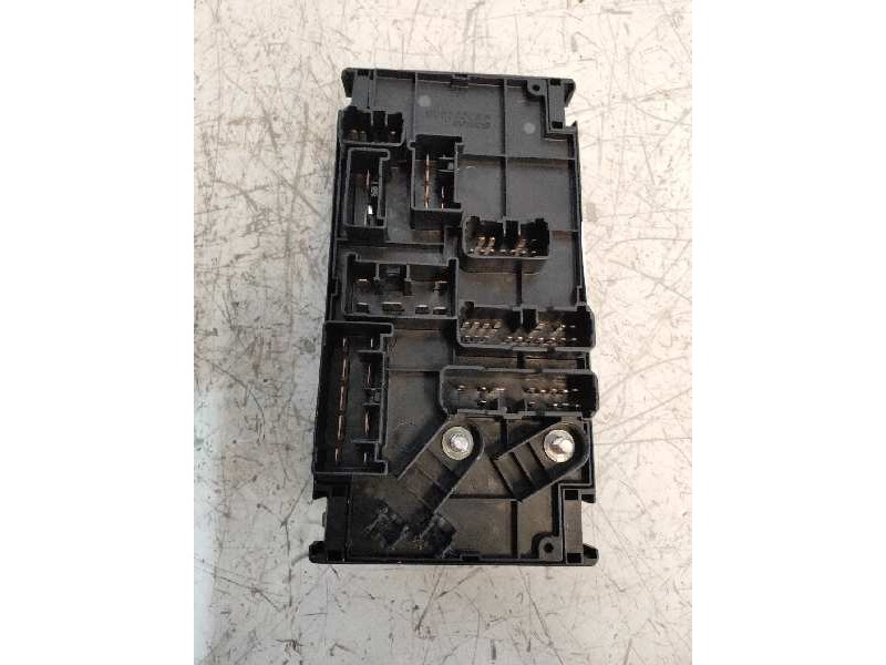 Recambio de caja reles / fusibles para subaru xv executive referencia OEM IAM 82241FJ020 206031 M3 5008