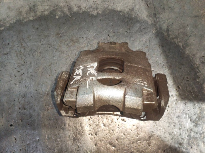 Recambio de pinza freno delantera derecha para toyota yaris hsd active referencia OEM IAM   