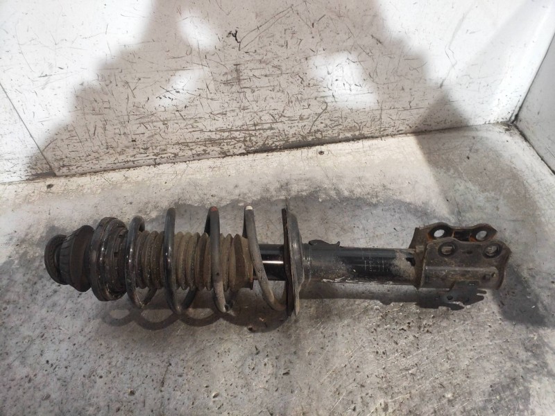 Recambio de amortiguador delantero derecho para toyota yaris hsd active referencia OEM IAM 485100DA20  