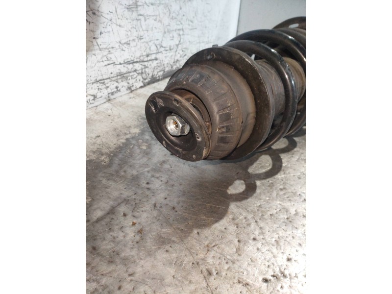 Recambio de amortiguador delantero derecho para toyota yaris hsd active referencia OEM IAM 485100DA20  