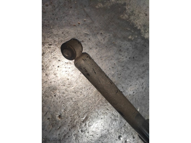 Recambio de amortiguador trasero izquierdo para toyota yaris hsd active referencia OEM IAM 485300DA40  