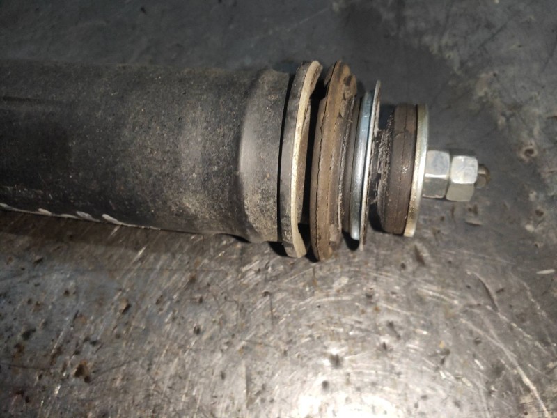 Recambio de amortiguador trasero izquierdo para toyota yaris hsd active referencia OEM IAM 485300DA40  