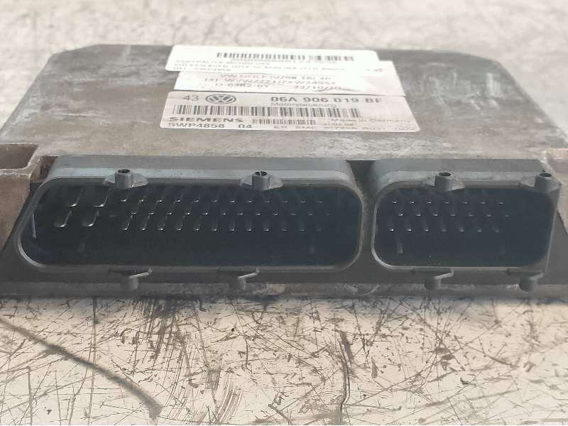 Recambio de centralita motor uce para volkswagen golf iv berlina (1j1) básico referencia OEM IAM 5WP4858 06A906019BF 