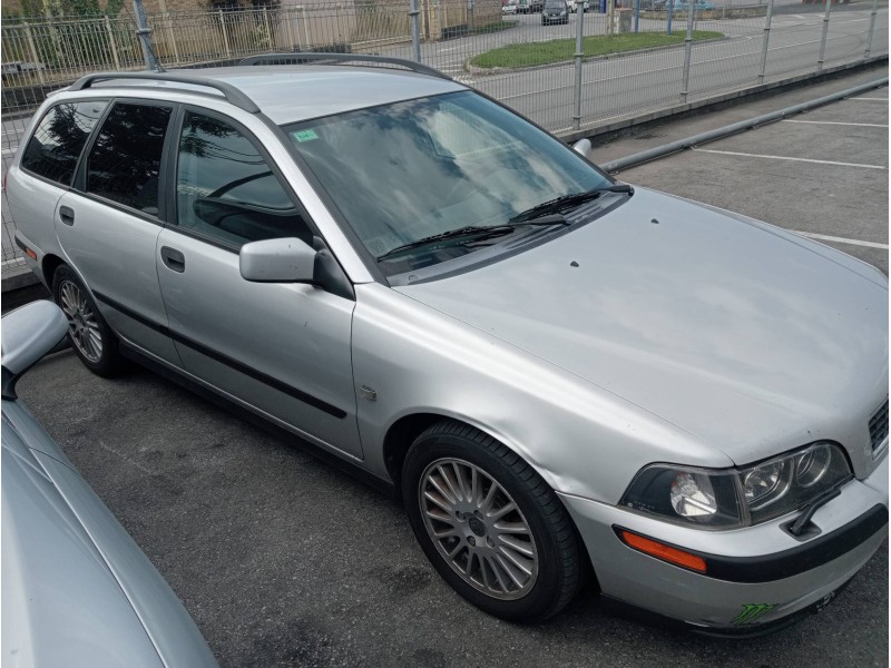 volvo v40 familiar del año 2002