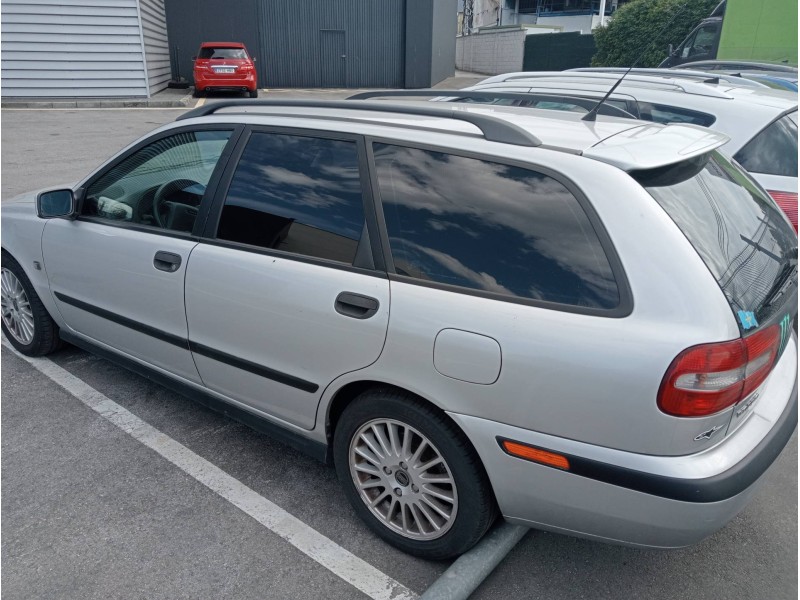 volvo v40 familiar del año 2002