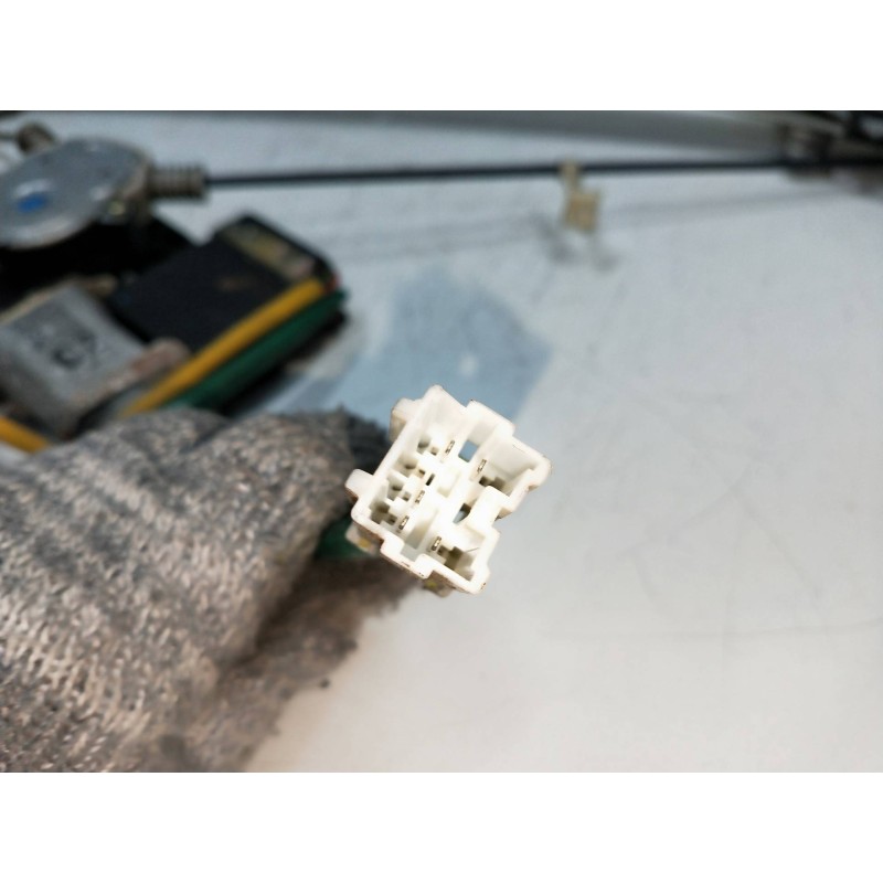 Recambio de elevalunas delantero derecho para mitsubishi space wagon (n80/n90) 2,4 glx referencia OEM IAM MR349204 0620200222 5P