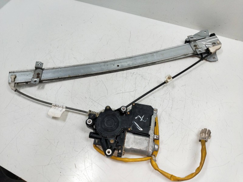 Recambio de elevalunas delantero izquierdo para mitsubishi space wagon (n80/n90) 2,4 glx referencia OEM IAM MR349203 0620200232 