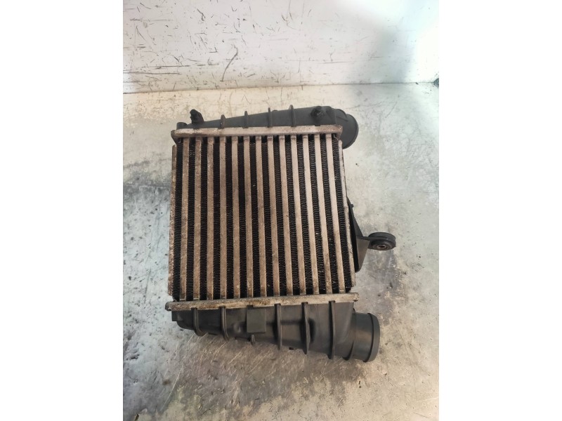 Recambio de intercooler para volkswagen polo (9n3) advance referencia OEM IAM 6Q0145804A 862403N 