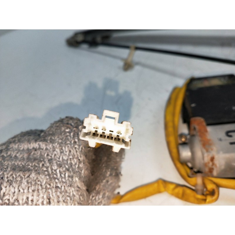 Recambio de elevalunas delantero izquierdo para mitsubishi space wagon (n80/n90) 2.4 gdi cat referencia OEM IAM MR349203 0620200