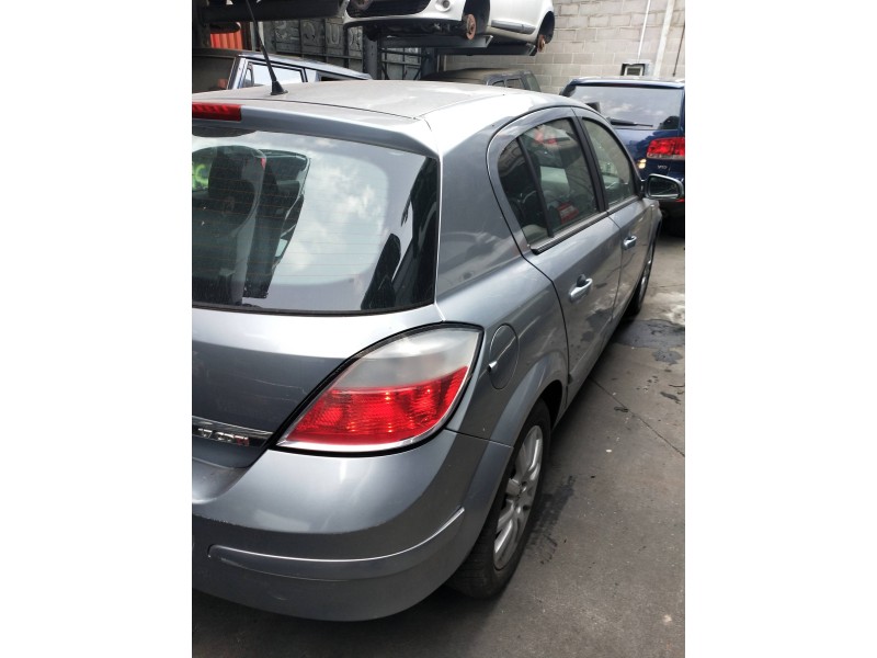 opel astra h berlina del año 2004