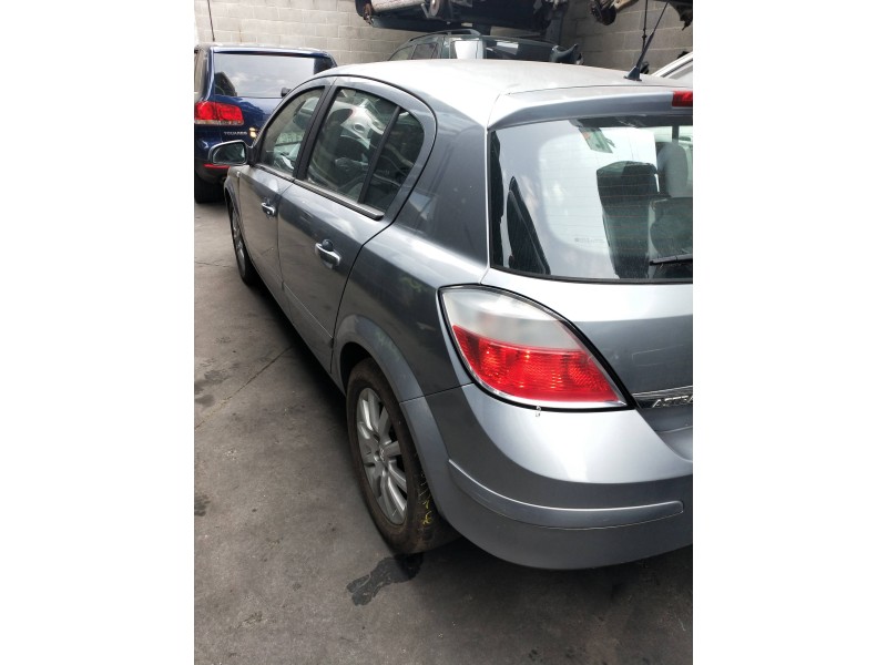 opel astra h berlina del año 2004