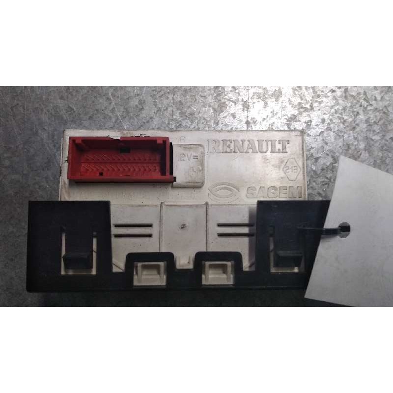 Recambio de pantalla multifuncion para renault megane ii classic berlina 1.9 dci diesel referencia OEM IAM 8200107839 AFFA2 