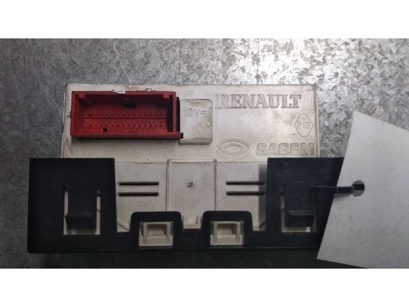 Recambio de pantalla multifuncion para renault megane ii classic berlina 1.9 dci diesel referencia OEM IAM 8200107839 AFFA2 