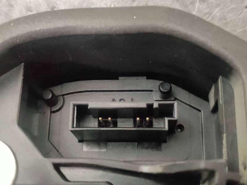Recambio de motor cierre centralizado trasero izquierdo para bmw serie 5 lim. (f10) 520d referencia OEM IAM 7229459  