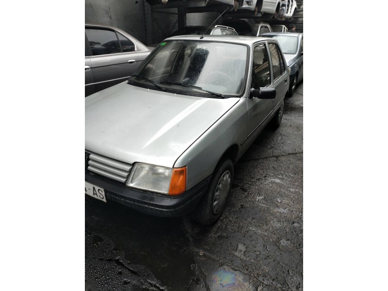 peugeot 205 berlina del año 1989