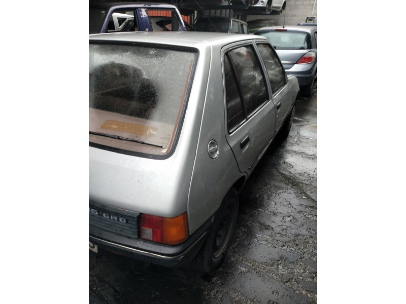 peugeot 205 berlina del año 1989