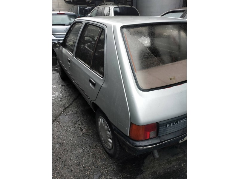 peugeot 205 berlina del año 1989