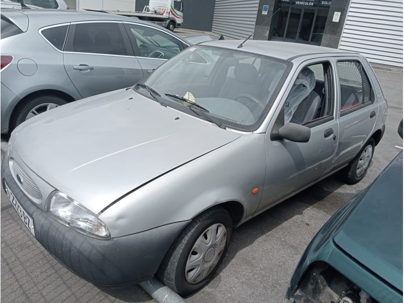 ford fiesta berlina del año 1998