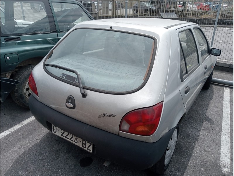 ford fiesta berlina del año 1998