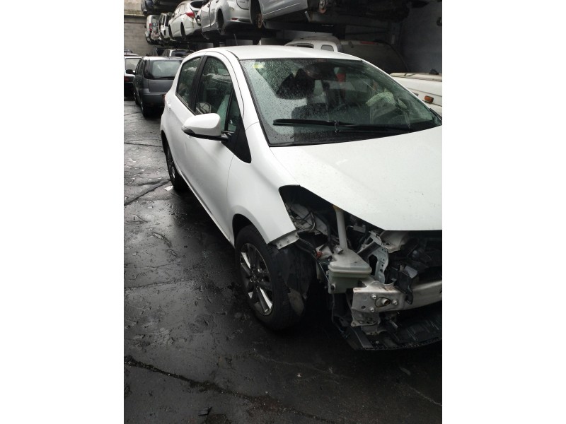 toyota yaris del año 2015