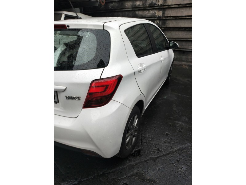 toyota yaris del año 2015