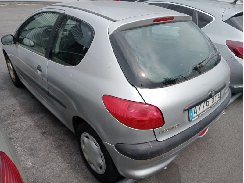 peugeot 206 berlina del año 2001