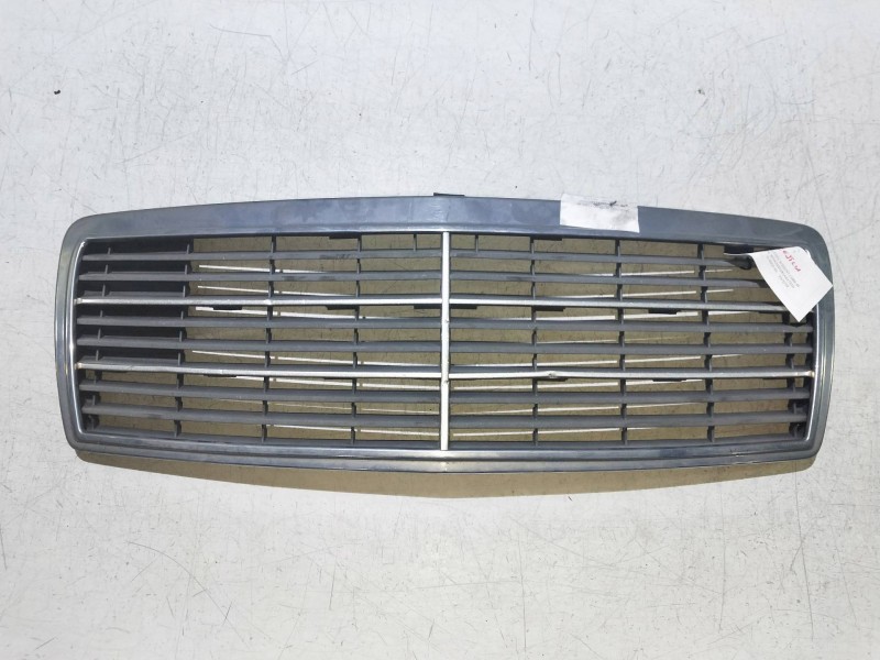 Recambio de rejilla delantera para mercedes clase c (w202) berlina 180 (202.018) referencia OEM IAM   